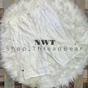 Linen [Chico's] Embroidered NWT <Ultimate> White Bermuda Cargo Shorts | Small .5